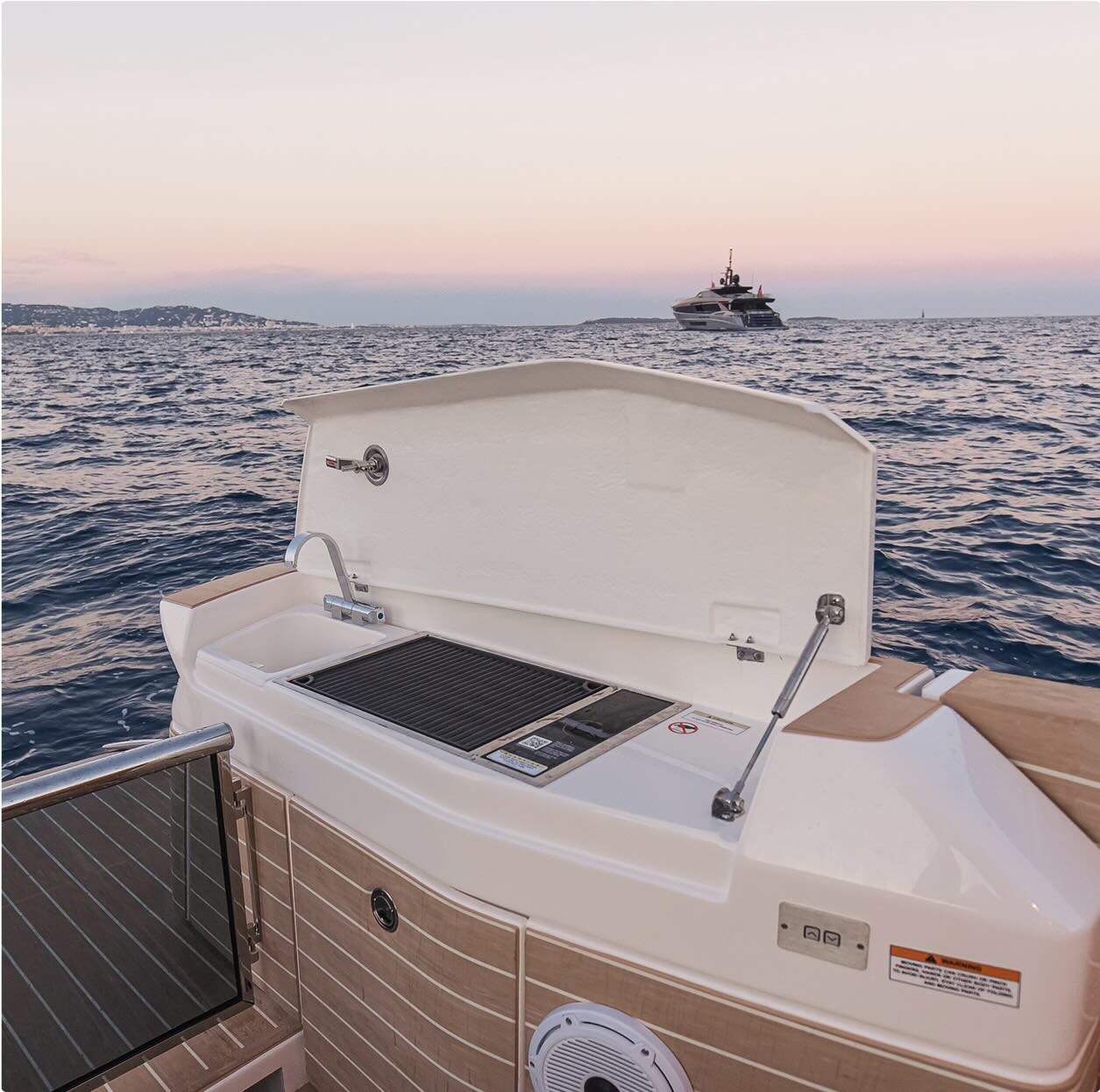 ONBOARD GRILL STATION